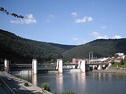 Neckar-Staustufe Hirschhorn with weir and double barrage