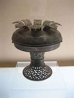 Spring and Autumn period pu bronze vessel with interlaced dragon design (c. 770 – c. 481 BC)