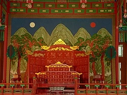 The Phoenix Throne of the king of Joseon in Gyeongbokgung The picture in the background is Irworobongdo.