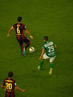 Xavi would often evade players with a 360 degree turn (la pelopina), before finding a teammate with a pinpoint pass.