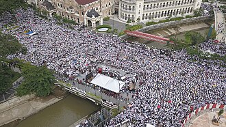 Thousands of Malaysian Malay bumiputeras protesting against the ratification of ICERD.
