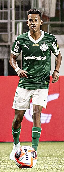 Estêvão playing for Palmeiras in 2025