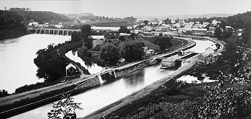 Aqueduct over the Mohawk River at Rexford, New York, one of 32 navigable aqueducts on the Erie Canal
