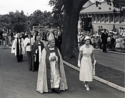 Elizabeth II at St Mary's Cathedral, 25 December 1953