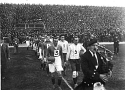 First use of numbers in South America: Third Lanark and Argentine "Zona Norte" combined entering to the pitch with numbered jerseys, 10 June 1923