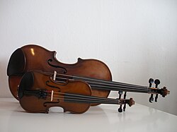Fractional (1⁄16) and full size (4⁄4) violins
