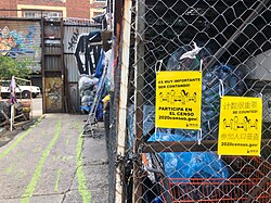 Chinese and Spanish language flyers in Brooklyn promoting the 2020 U.S. census