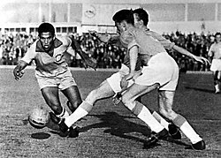 Garrincha (left) during the World Cup 1962