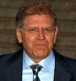 Robert Zemeckis won for Forrest Gump (1994).