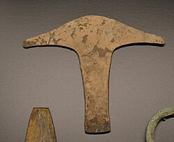 Tajadero or axe money used as currency in Mesoamerica. It had a fixed worth of 8,000 cacao seeds, which were also used as currency.[66]