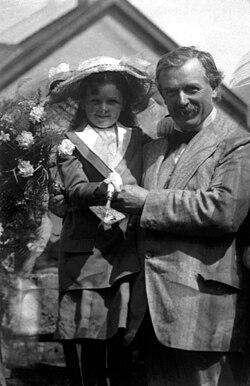 Lloyd George with his daughter Megan in 1911