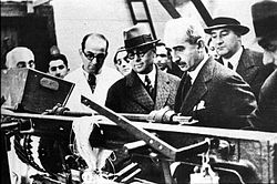 Celâl Bayar and İnönü visiting the Bakırköy Cloth Factory
