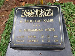 Abdullah Kamil's gravestone