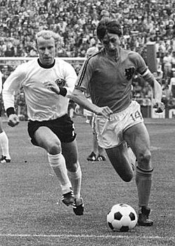Berti Vogts in a running duel with Johan Cruyff in the World Cup final of 1974