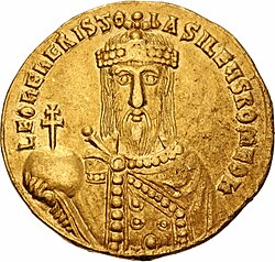 Coin of Leo VI (r. 886–912) marked: leon en cristo basileus romeon