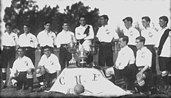 Nacional in 1915, posing with the three trophies won that year: Tie Cup, Primera División and Copa de Honor Cousenier