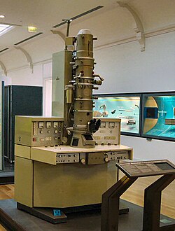 A 1973 Siemens electron microscope on display at the Musée des Arts et Métiers in Paris