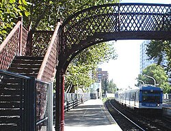 Núñez station. The old iron bridges installed by the Central Argentine are still in use.