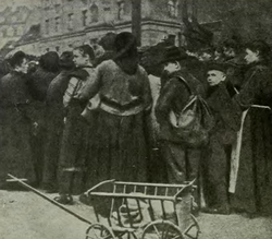 A bread queue in Berlin, 1918.