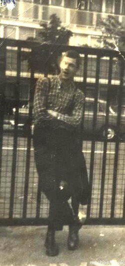 Hoxton Tom McCourt, a revival skinhead pictured in 1977
