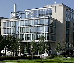 The Institut national de la recherche scientifique helps to advance scientific knowledge and to train a new generation of students in various scientific and technological sectors.