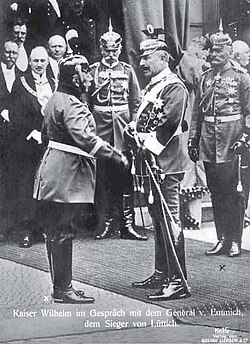 Wilhelm conversing with the victor of Liège, General Otto von Emmich; in the background the generals Hans von Plessen (middle) and Moriz von Lyncker (right)
