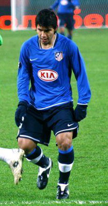Agüero playing for Atlético Madrid in 2007