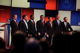 Chris Christie (second to the left) at the final Republican Party presidential debate before the 2016 Iowa caucuses