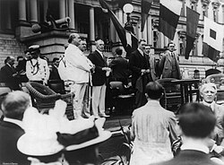 Leaders of the Democratic Party during the first half of the 20th century in 1913: William Jennings Bryan, Josephus Daniels, Woodrow Wilson, Breckinridge Long, William Phillips, and Franklin D. Roosevelt.