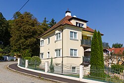 A historic suburban villa at Freinberg