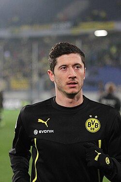 Lewandowski warming up for Borussia Dortmund in 2014