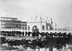 1864 view of the original Teatro Colón (at left) and the old Plaza de Mayo colonnade, both long since demolished