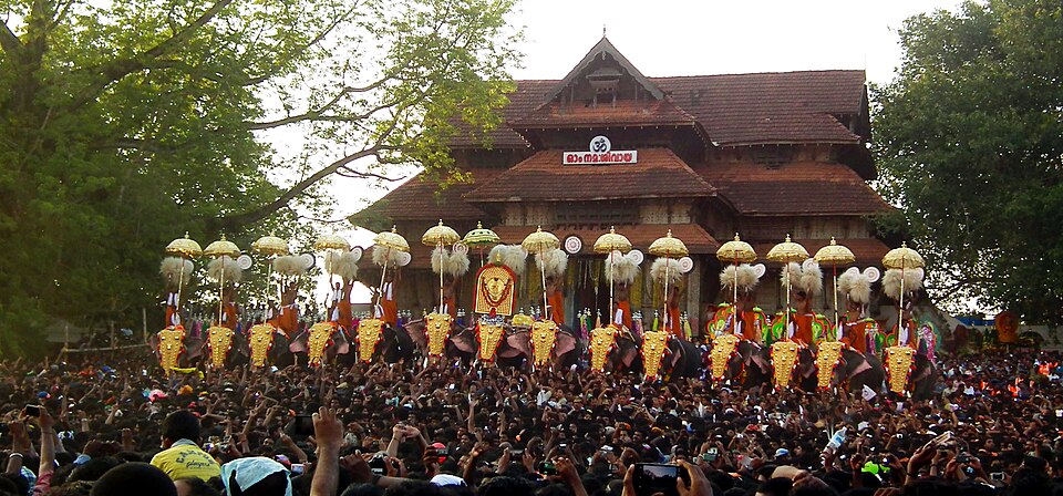 Kudamatom at Thrissur Pooram 2013