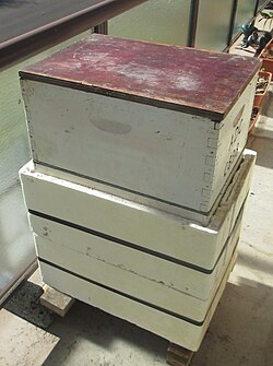 Hive with a second skin of polystyrene