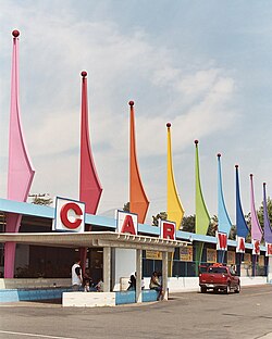 A Googie-style car wash