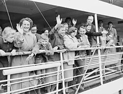 Postwar migrants from Europe arriving in Australia in 1954