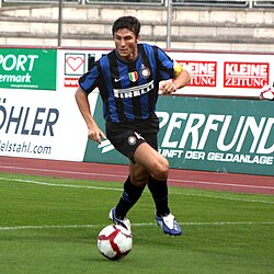 Zanetti playing for Inter in 2009
