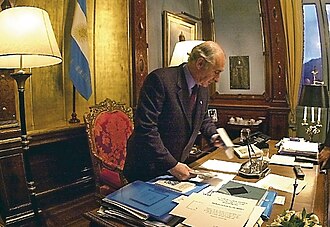 Amid rioting, President Fernando de la Rua resigned on 21 December 2001.