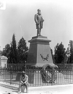 Early 20th century photo of a statue of the 19th century President Johannes Brand of the Orange Free State