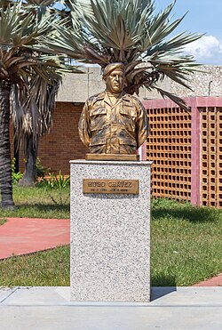 A bust of Chávez
