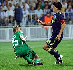 Suárez playing for Ajax in a UEFA Champions League match against Dynamo Kyiv in 2010