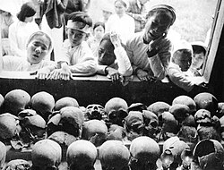 Mourning the remains of victims discovered at Đá Mài Creek in 1969, one year after the Huế massacre