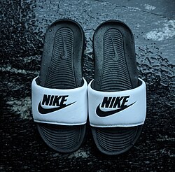 Nike Victori One men's slides on rain