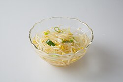 Cold soybean sprout soup