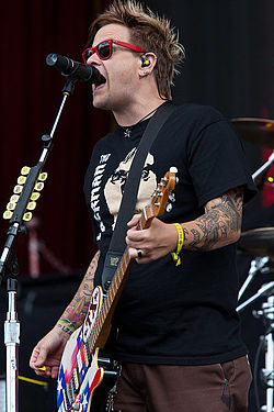 Jaret Reddick, vocalist for Bowling for Soup in 2010