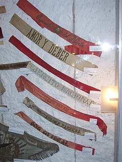 Historic armbands of the Whites and Colorados