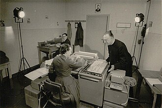 Georges Lemaître and Andrée Bartholomé using a Burroughs E101 computer in the numerical research laboratory of the Catholic University of Louvain, May 1959 (Archives de l'Université catholique de Louvain)