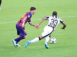 Messi dribbling past Patrice Evra of Juventus during the 2015 UEFA Champions League final