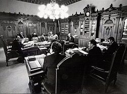 Meeting room of the Swiss government (1987).