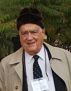Waldo Tobler in front of the Newberry Library. Chicago, November 2007.